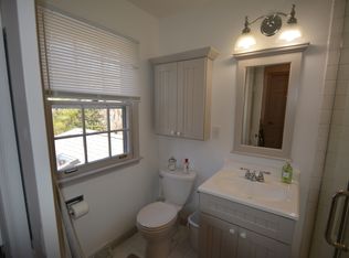 38W460 Burr Oak Ln, St Charles, IL 60175