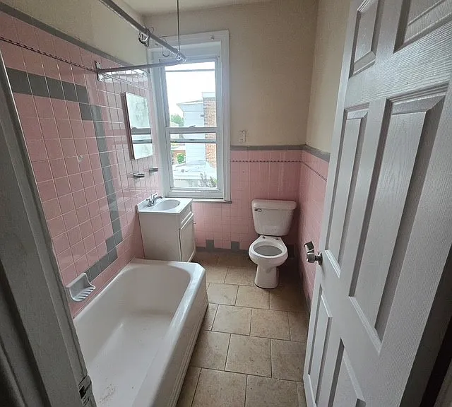 3106 Emerald St — Photo 3