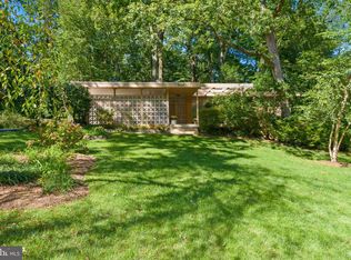 9128 Saint Marks Pl, Fairfax, VA 22031