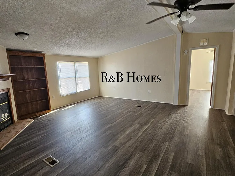 326 Johnston Dr — Photo 10