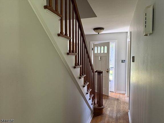 3rd image of 4 GORDON RD