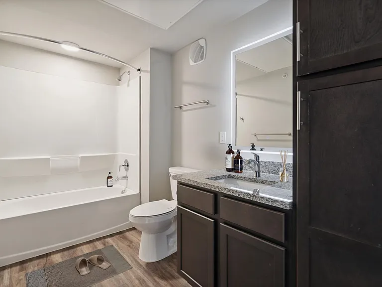 Metro - 1 Bed / 1 Bath - 783 Sq.Ft.