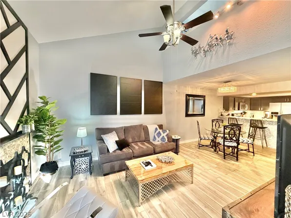 2700 Lodestone Dr, Las Vegas, NV 89117