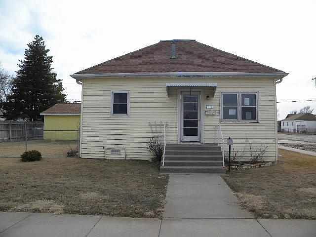 1st image of 820 W 9th St