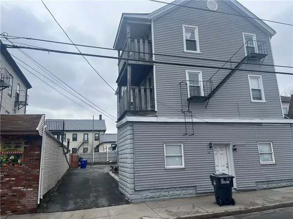 160 Washington St, Central Falls, RI 02863