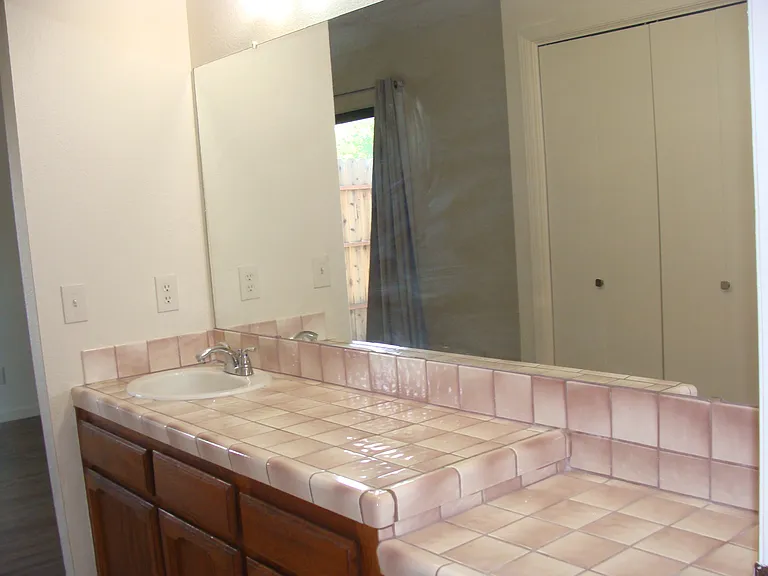 343 W Herndon Ave — Photo 19