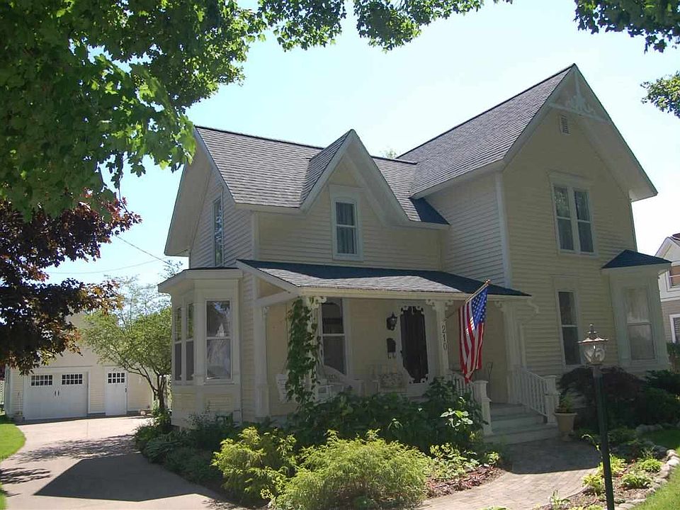 1st image of 210 E Hurlbut St