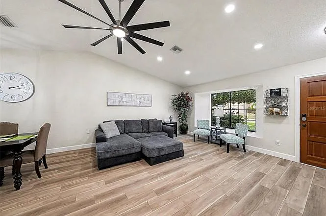 4 bed, 1937 sqft, $3,000 — Photo 4