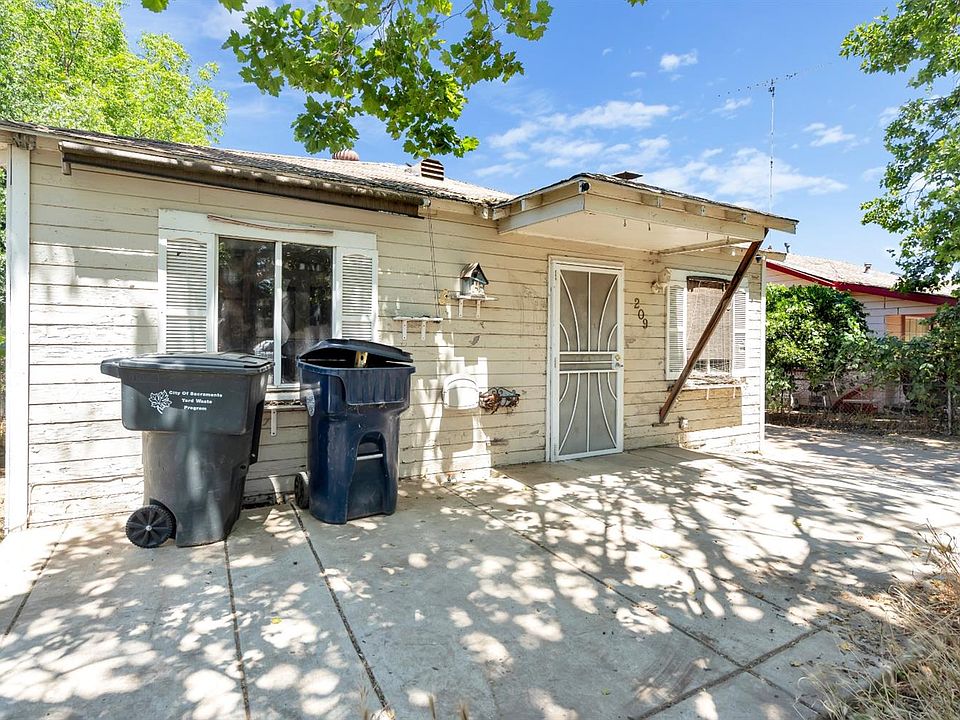 2nd image of 209 Santiago Ave