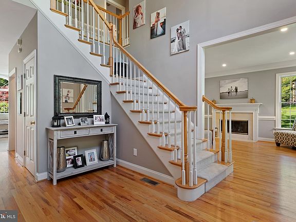 4th image of 9 Forest Glen Dr