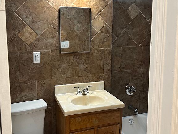 5th image of 43 Jewel St APT 3