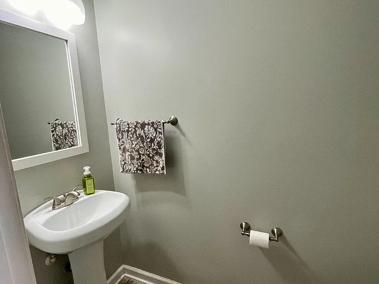 4201 Grenwich Ln — Photo 12