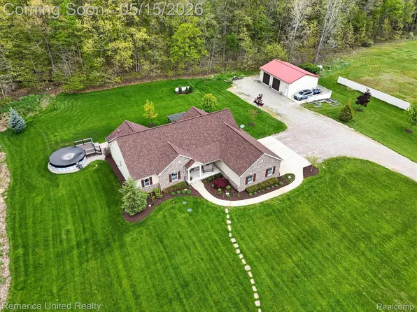 8871 N Gregory Rd, Fowlerville, MI 48836