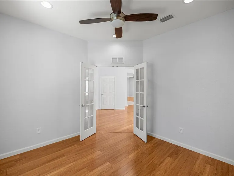 5073 SW 40th Pl — Photo 5