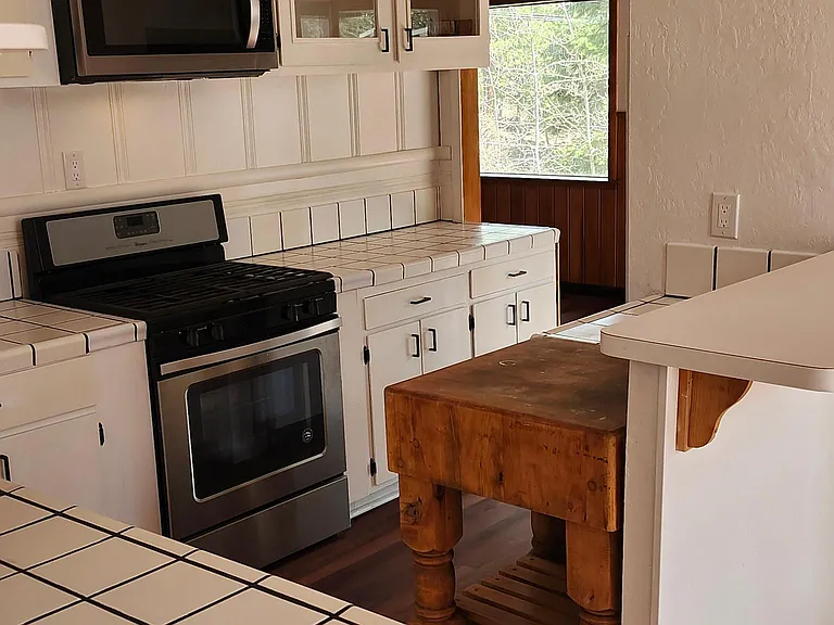 230 Logging Rd — Photo 8