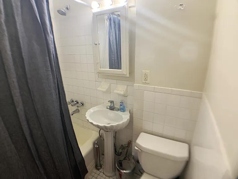 292 Riverside Dr #5C — Photo 2