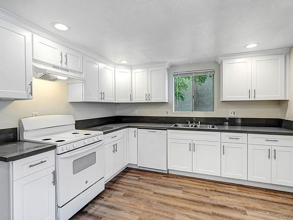 4th image of 9142 Pepper Ave APT E