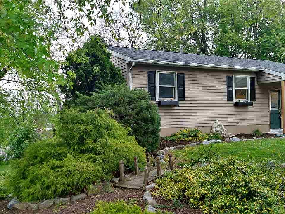 2nd image of 605 Wayne Dr