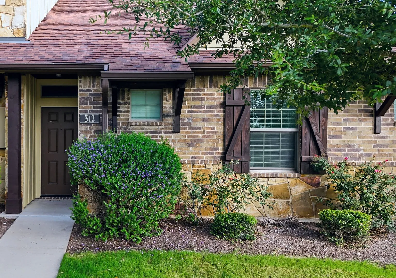 312 Newcomb Lane — Photo 3
