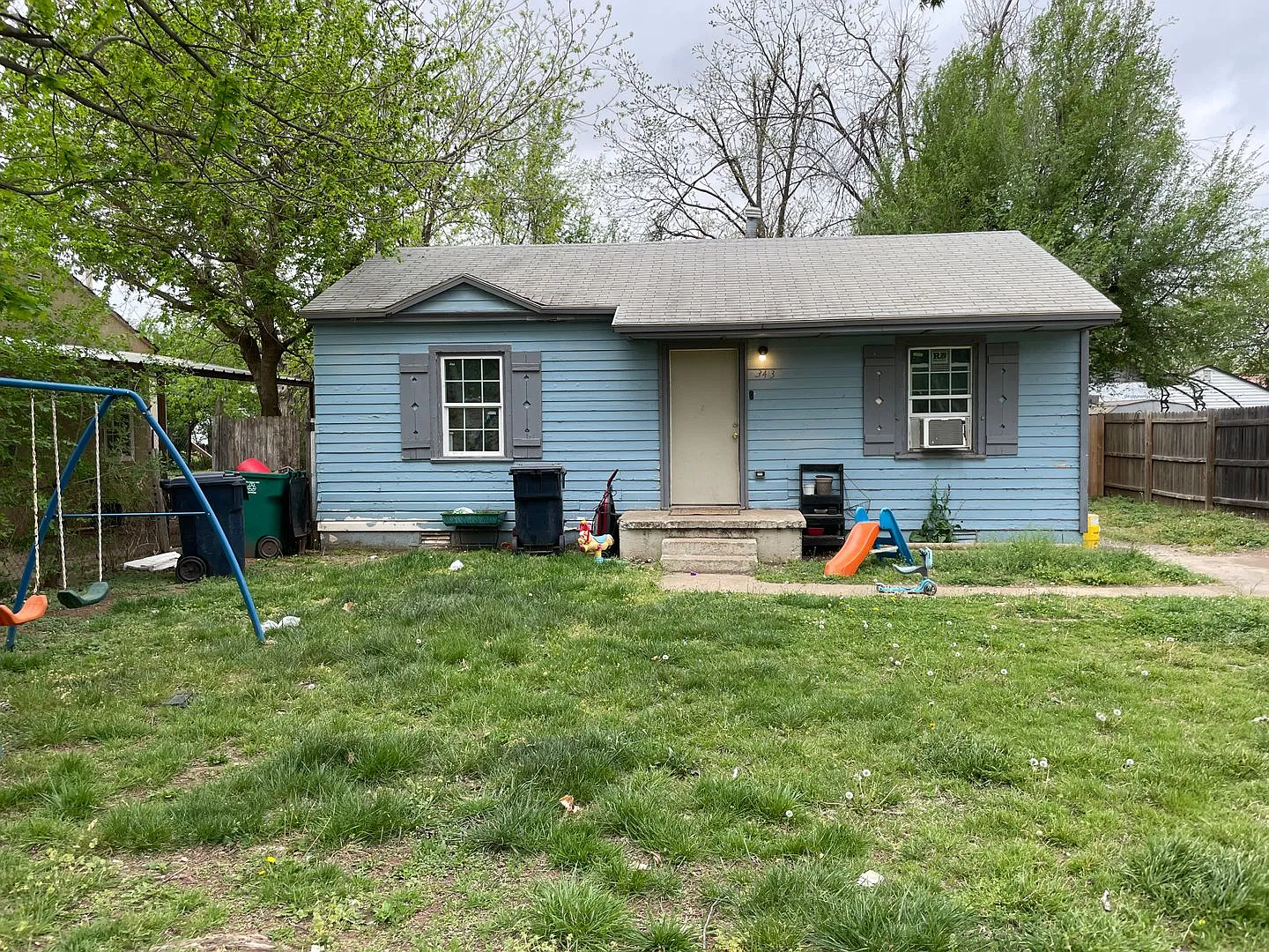 Beautiful 3 bed bed 1 bath make ready home is available! — Photo 1