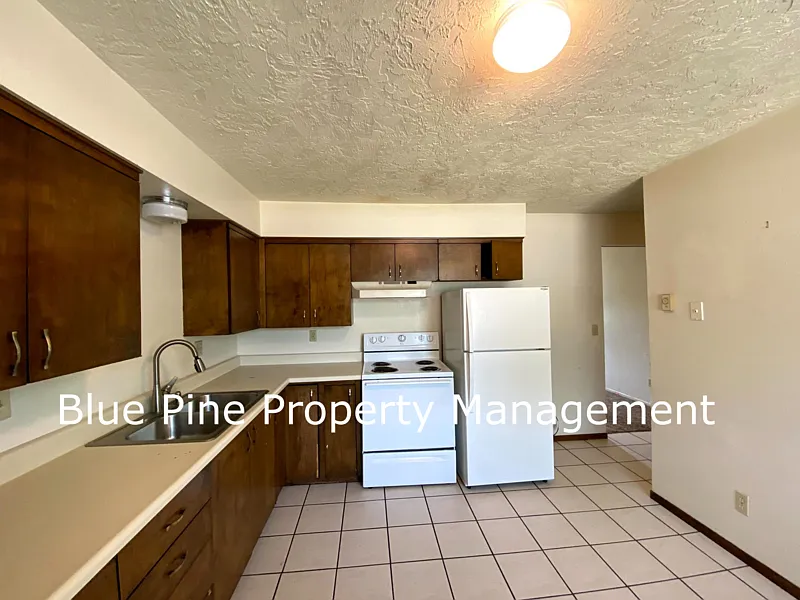 2 bed, 1.0 bath, 800 sqft, $895 — Photo 3