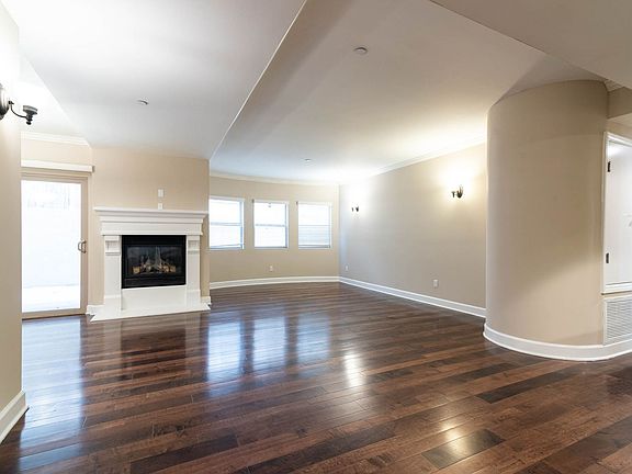 3rd image of 1522 Amherst Ave APT 102
