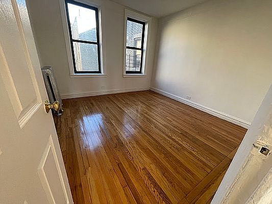 3rd image of 2085 Morris Ave APT E12