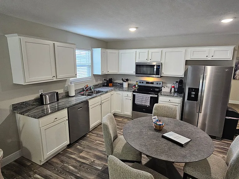 2224 Morris Ave — Photo 10