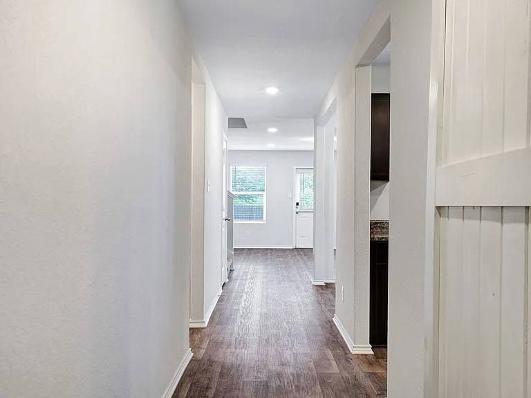 2850 Lindenwood Run — Photo 4