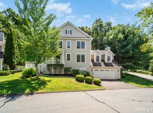 2 Minuteman Circle #2, Southbury, CT 06488