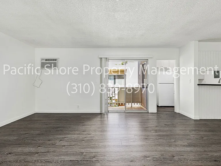 868 West Knoll Apartments — Photo 23