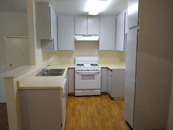 5th image of 13561 Moorpark St APT 113