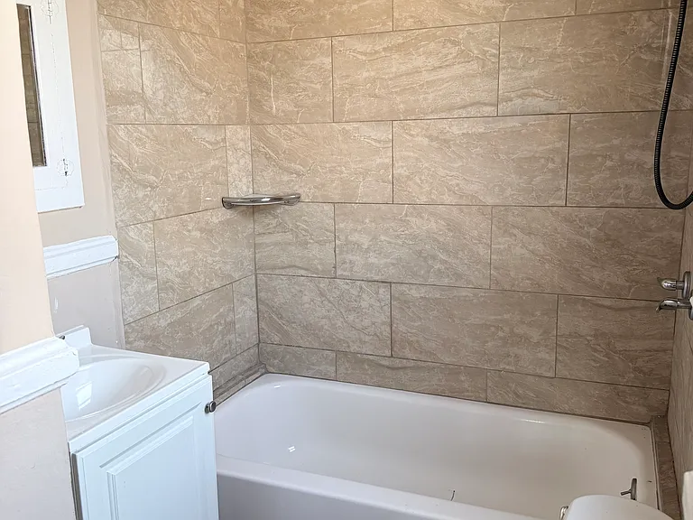425-427 3rd Ave #A — Photo 9