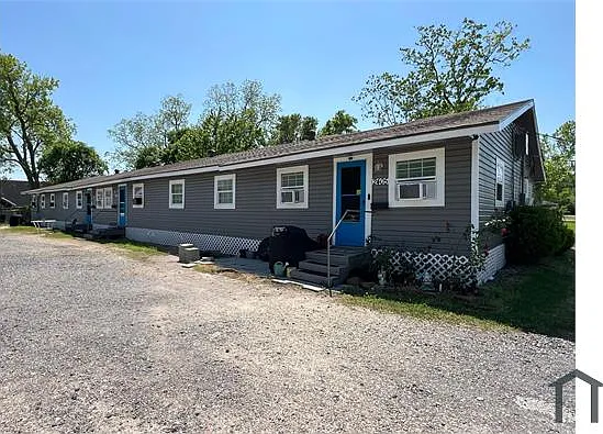 2405 Franklin St — Photo 1