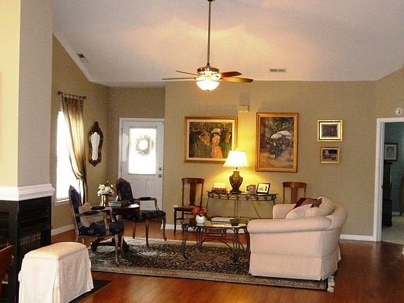 Main Area w/Soaring Ceilings