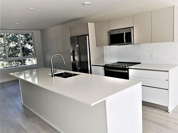 5th image of 2555 193rd St #2218