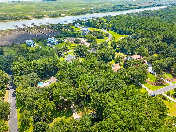 2nd image of 31 Gull Bay Dr