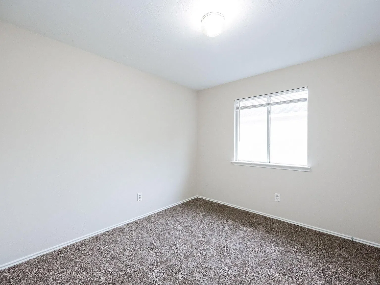 4 bed, 3.0 bath, 1830 sqft, $2,200 — Photo 3