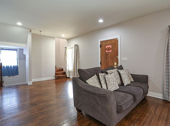 3rd image of 3055 N Oak Park Ave