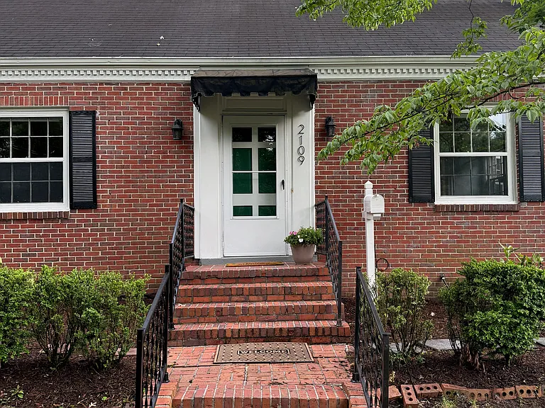 2109 Wilson St — Photo 3