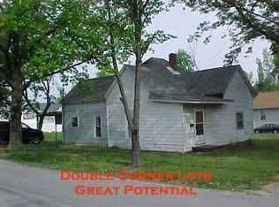 821 S 11th St, Herrin, IL 62948