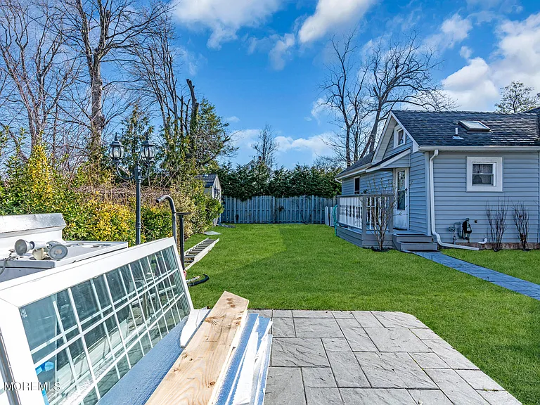 814 Dunlewy St — Photo 20