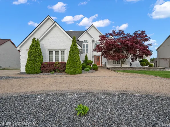 42280 Locklin Dr, Sterling Heights, MI 48314