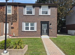 15 Brimwood Blvd #15, Toronto, ON M1V1E1