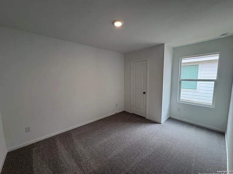 2450 Legend Hl — Photo 11