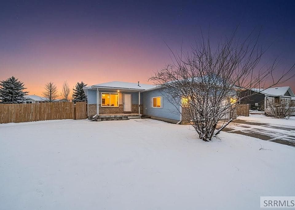 1st image of 3879 E Ash Ln