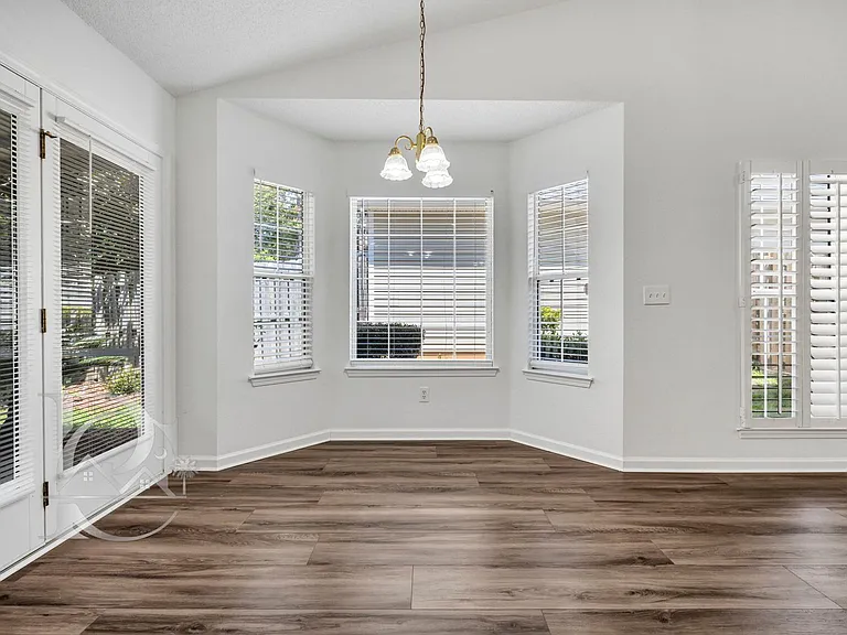 112 Ivy Garden Ln — Photo 8