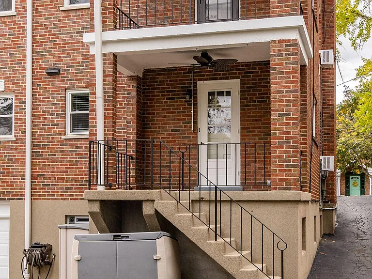 2886 Temple Ave — Photo 11