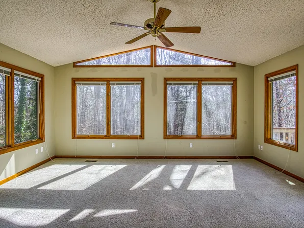 17 N Badalona Dr, Hot Springs Village, AR 71909