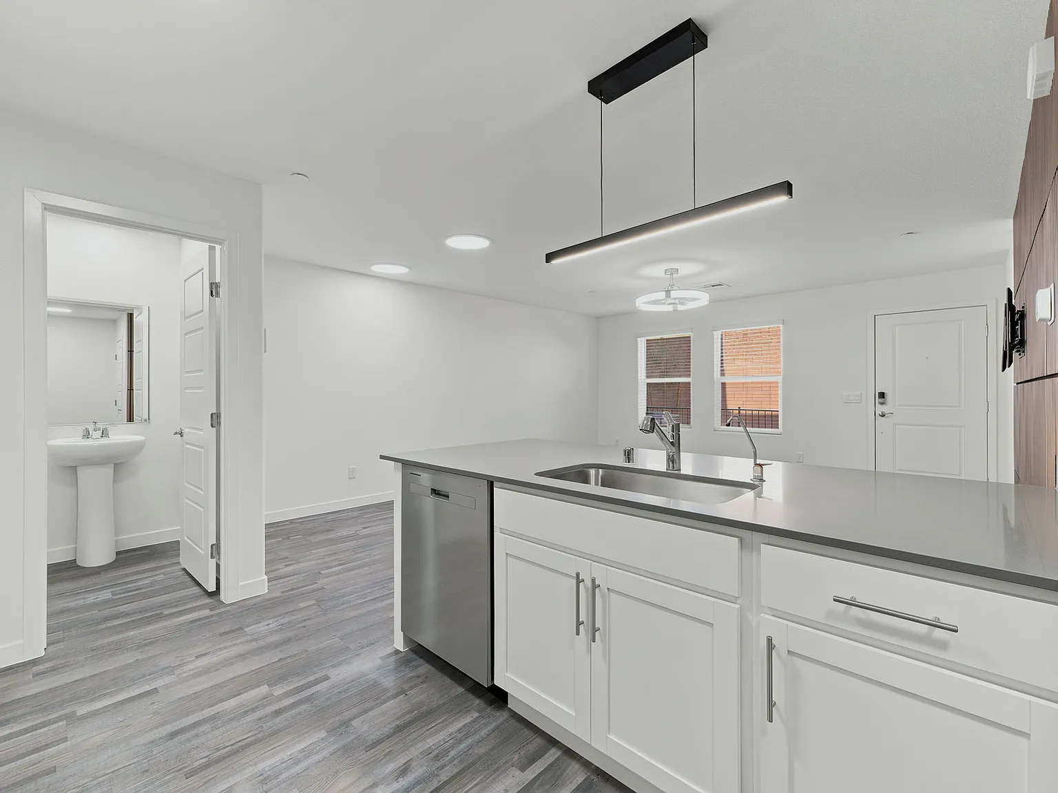 3 bed, 2.5 bath, 1309 sqft, $2,350 — Photo 3
